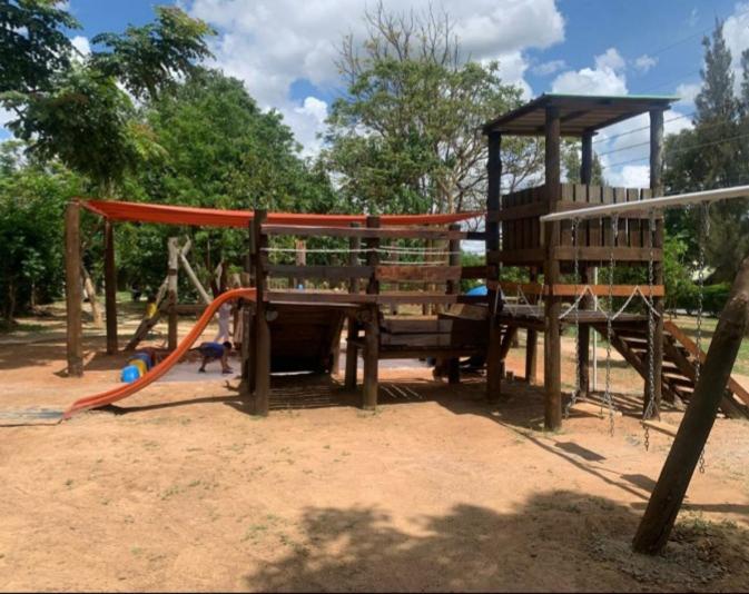 Sanctuary Aparthotel-Ac-Garden- Solar-Wi-Fi -Firepit-Park-Carport Lusaka Exteriör bild